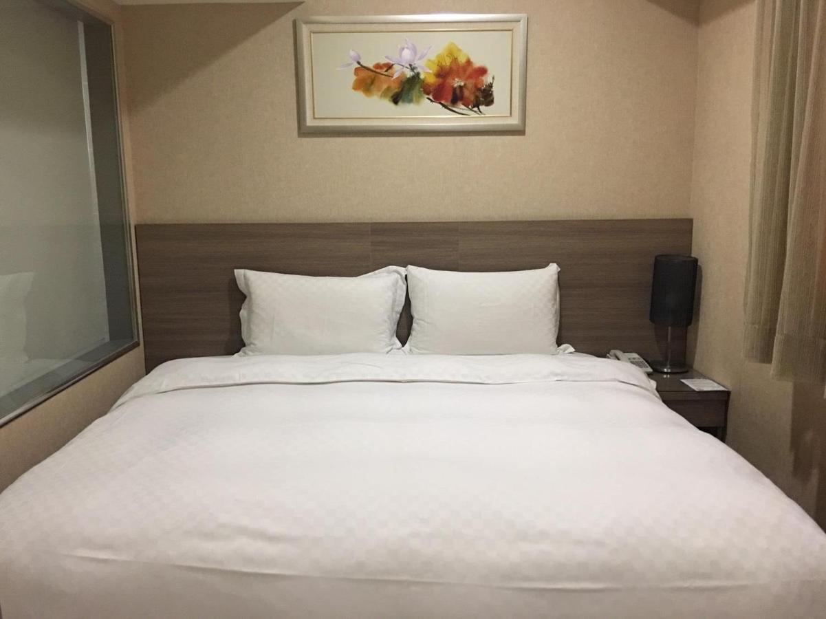 The Metro Hotel Taichung Esterno foto
